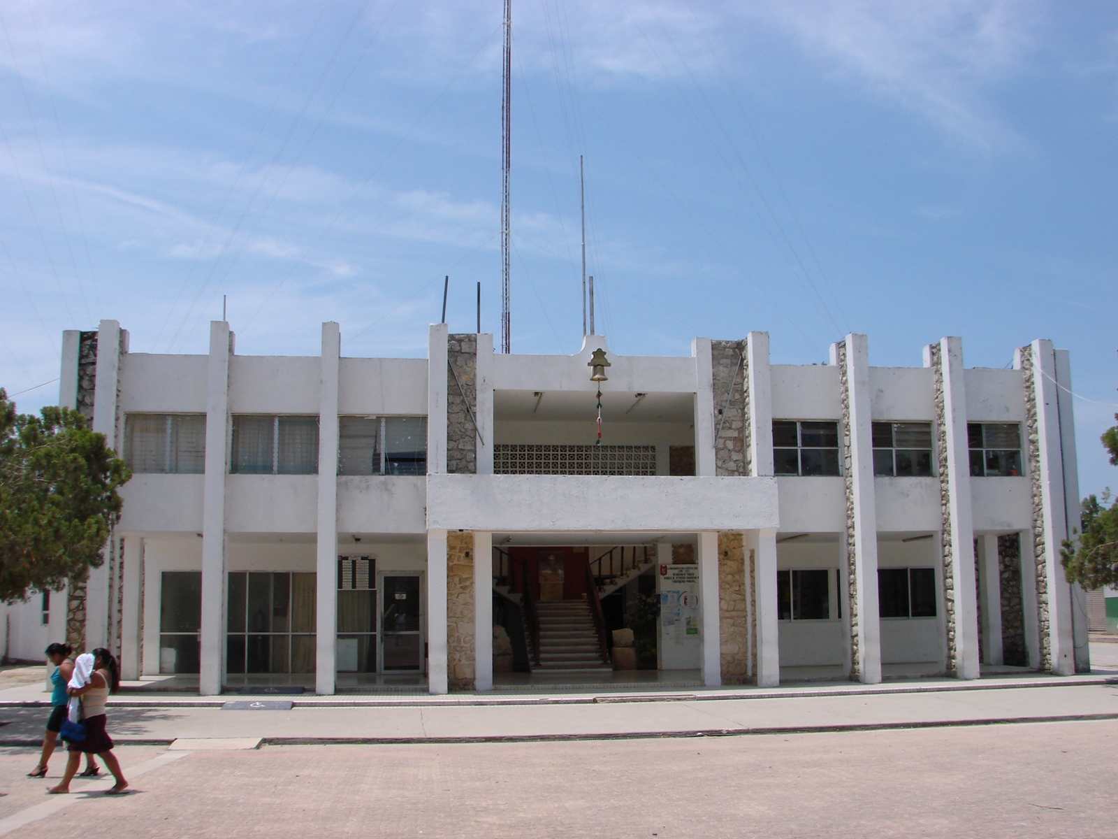 Emplazan a la Alcaldesa a rendir cuentas de las ganancias por los permisos otorgados a vendedores Emplazan a la Alcaldesa a rendir cuentas de las ganancias por los permisos otorgados a vendedores