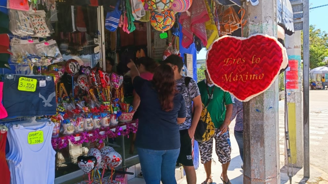 El día ha iniciado triste, pues a diferencia de años anteriores los comercios del Centro Histórico de la isla lucen semivacíos El día ha iniciado triste, pues a diferencia de años anteriores los comercios del Centro Histórico de la isla lucen semivacíos