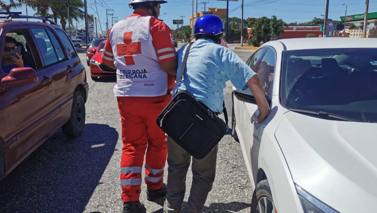 El afectado tuvo lesiones en ambas piernas y fue valorado en el lugar por personal  la Cruz Roja