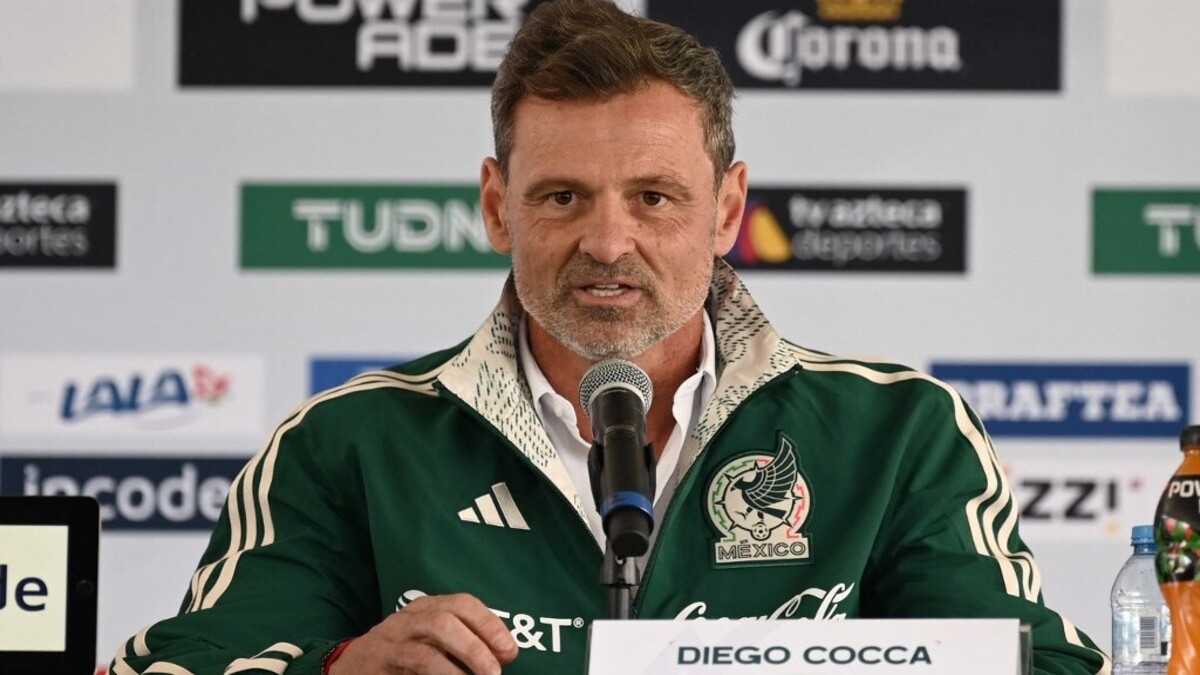 Cocca aseguró que una vez que se recupere, ‘Chicharito’ Hernández estará contemplado para futuras convocatorias