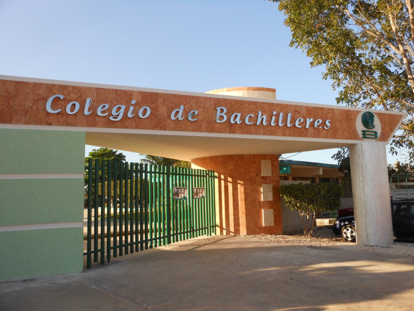 Las estudiantes del Cobay comenzaron una pelea a la salida de la escuela Las estudiantes del Cobay comenzaron una pelea a la salida de la escuela