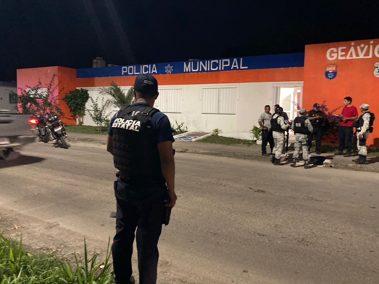 Fue llevado al hospital; sin embargo, atacó al personal que lo atendía
