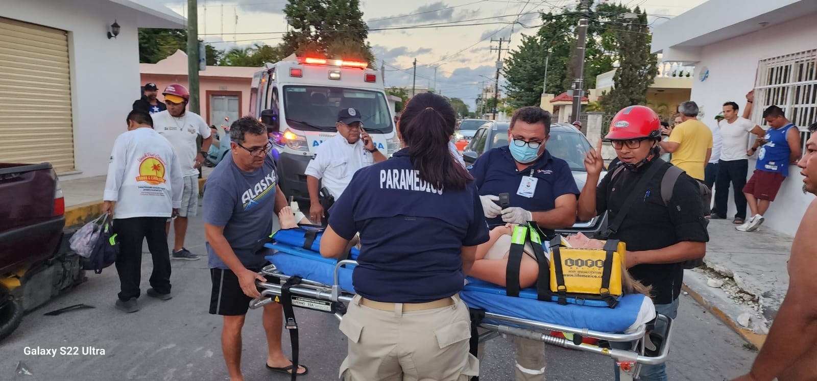 Los paramédicos que atendieron a la víctima tardaron varios minutos para estabilizarla y llevarla a un hospital