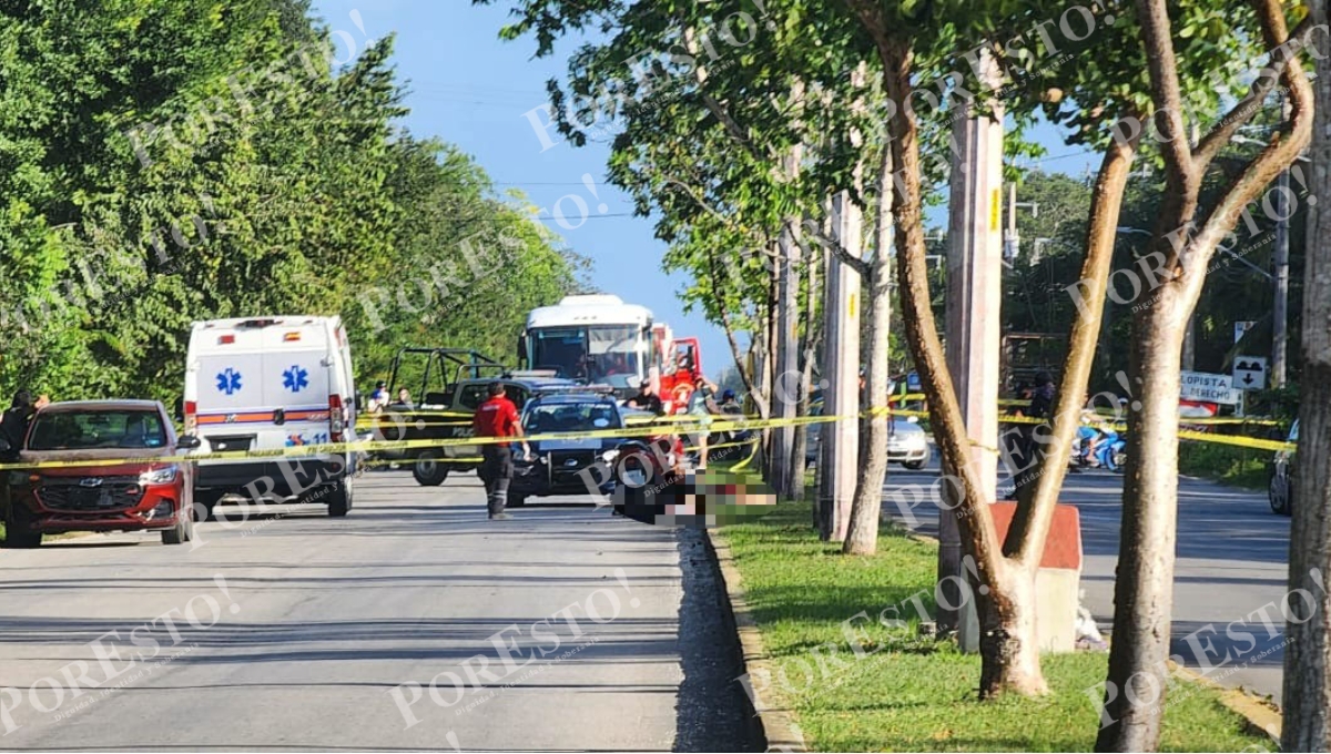El hombre se golpeó la cabeza contra el camellón El hombre se golpeó la cabeza contra el camellón