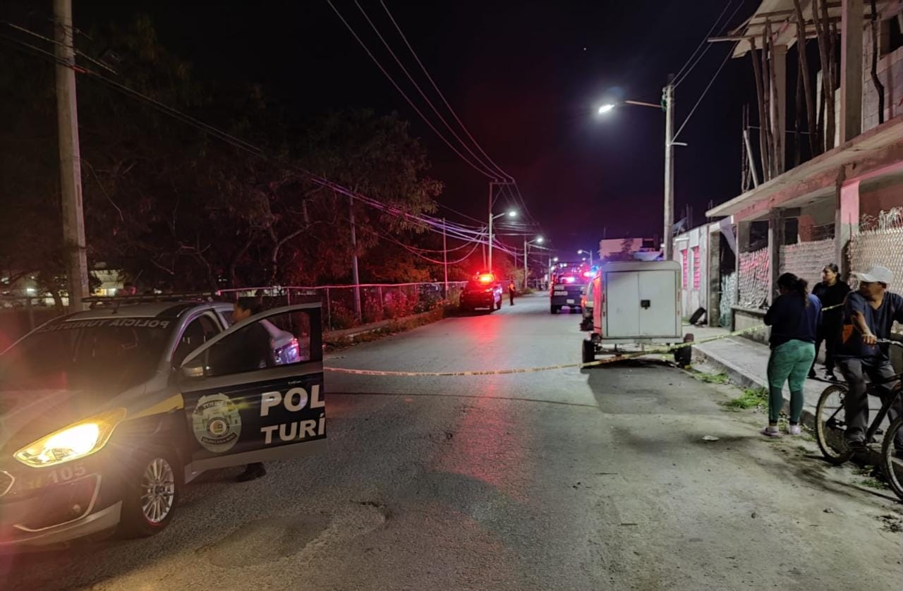 El hombre recibió apoyo de paramédicos, luego de que vecinos reportaran lo sucedido a las autoridades