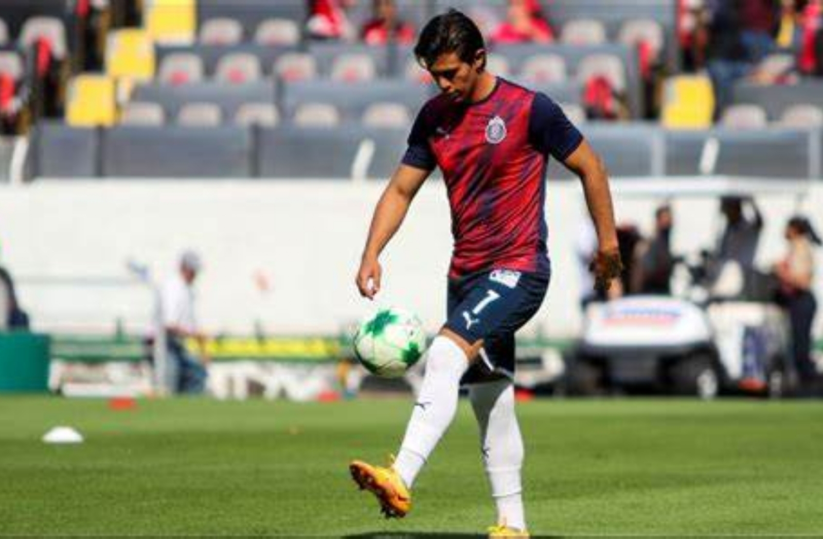 Malas noticias para Chivas, JJ Macías queda fuera por fuerte lesión
