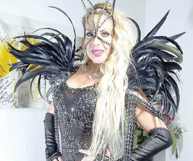 La actriz y cantante, Lorena Herrera se convirtió en la 'Reina del Espectáculo' del Carnaval de Isla Mujeres La actriz y cantante, Lorena Herrera se convirtió en la 'Reina del Espectáculo' del Carnaval de Isla Mujeres