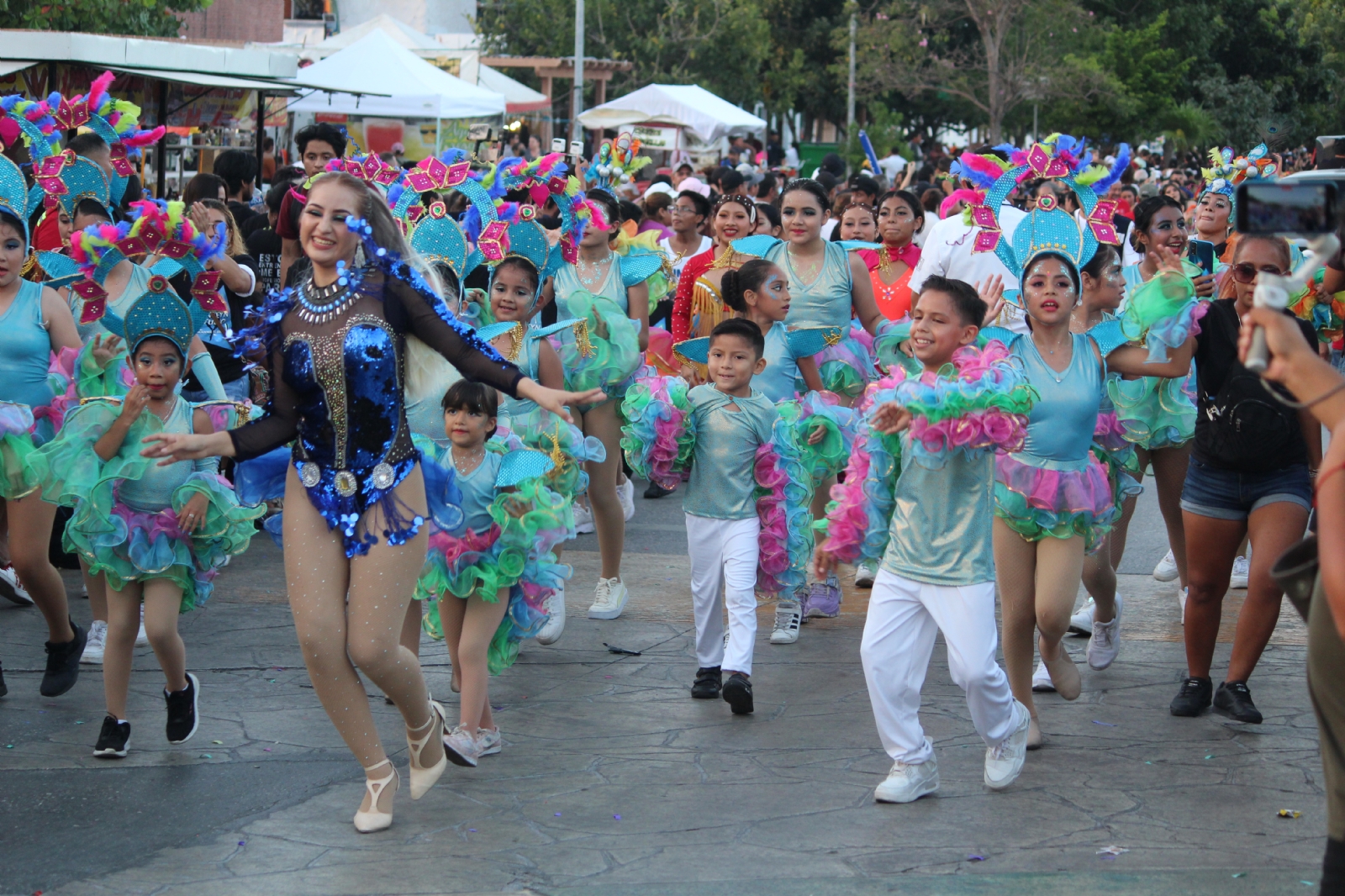 Los presentes consideraron que la primera jornada duró mucho, pues hubo más de 2 horas de bailes