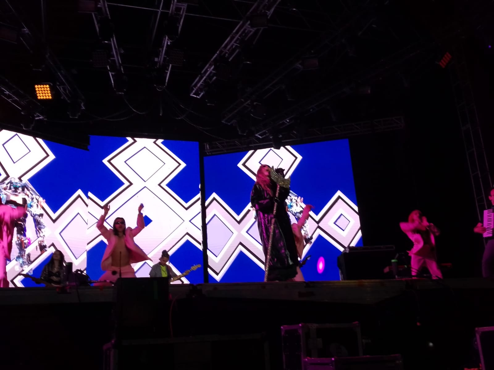 Belinda puso a bailar a los asistentes al concierto en el Carnaval de Mérida