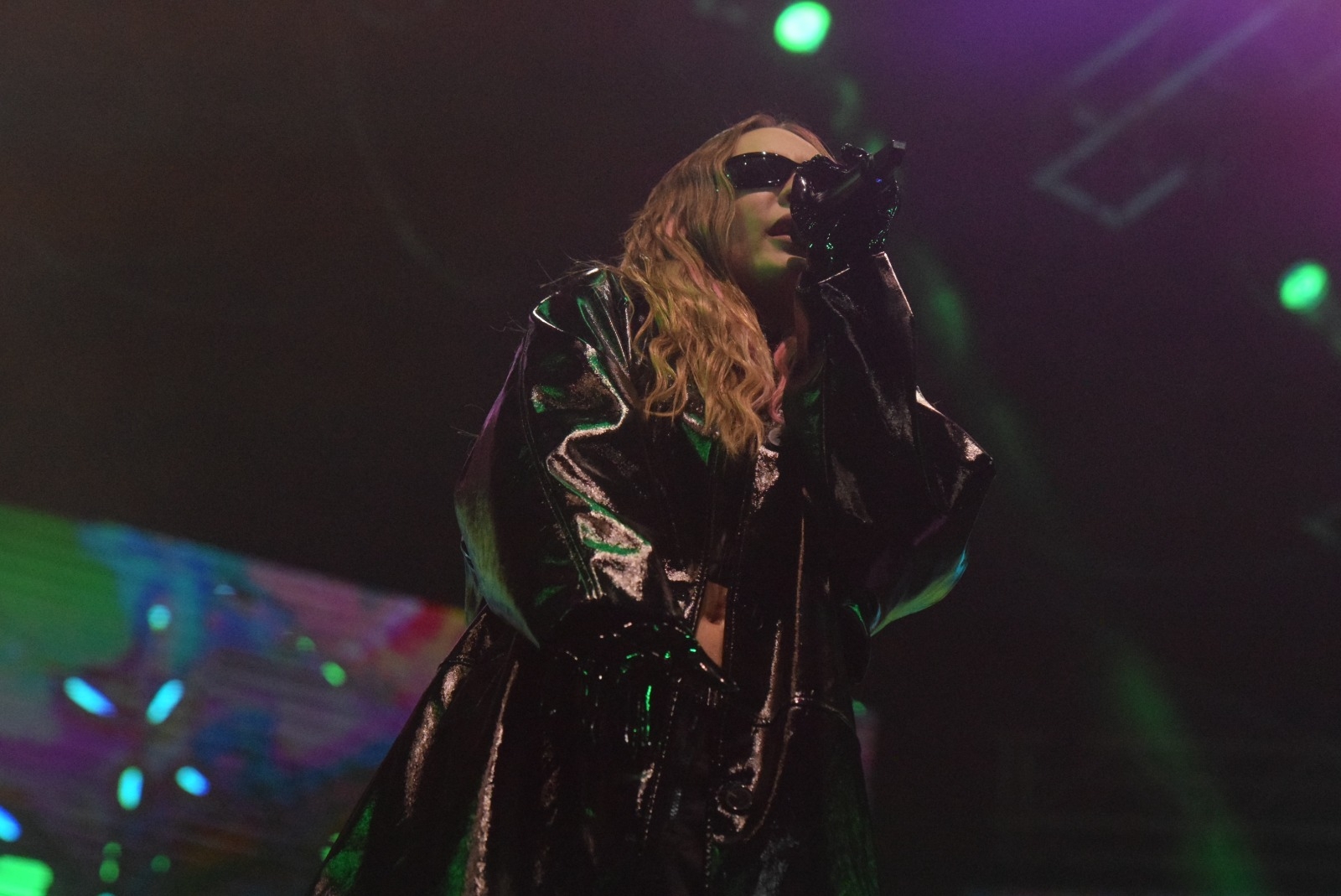 Belinda se hizo presente y puso a bailar y cantar a los asistentes al Carnaval de Mérida