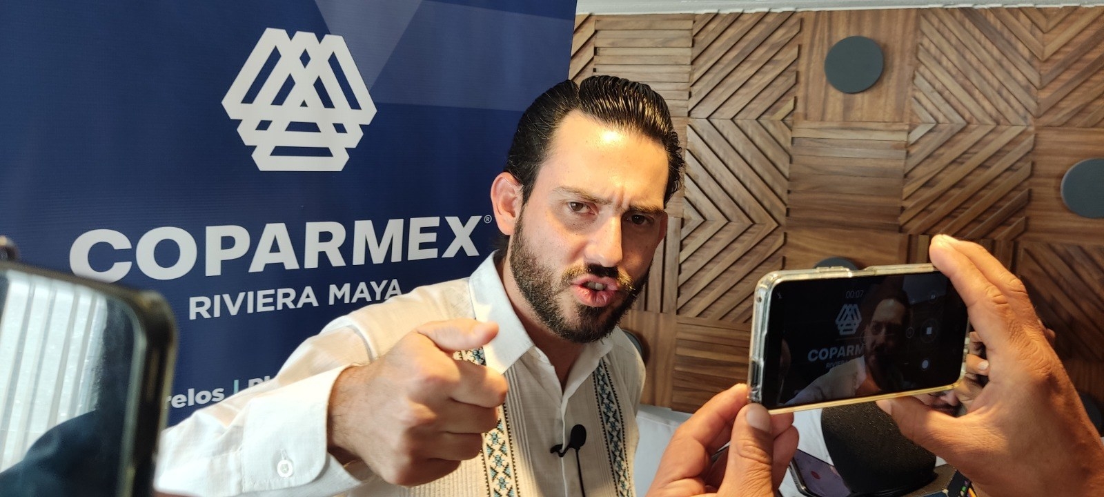 Suaviza Bernardo Cueto la alerta de viaje de EU por problema de taxistas con Uber
