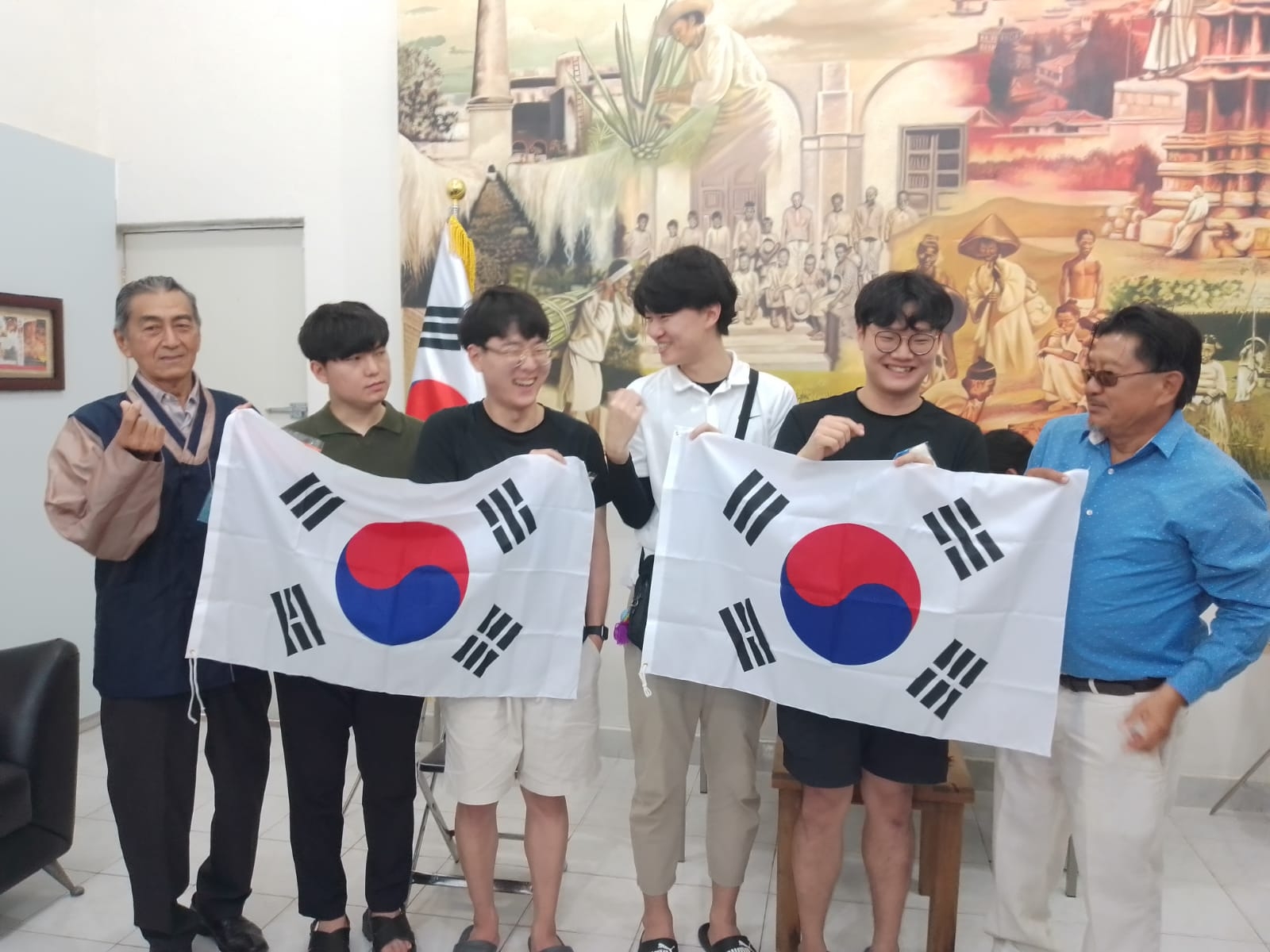 Por Esto! da testimonio en Corea de celebración de su comunidad en Yucatán