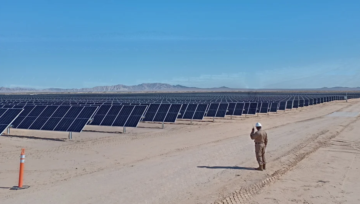 La planta ocupa una gran extensión de terreno en Puerto Peñasco, en Sonora