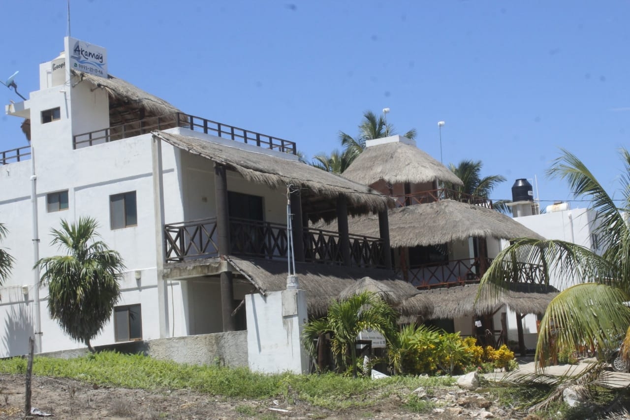 En el puerto pesquero El Cuyo están en proceso al menos 10 proyectos para la edifi cación de establecimientos de hostelería En el puerto pesquero El Cuyo están en proceso al menos 10 proyectos para la edifi cación de establecimientos de hostelería