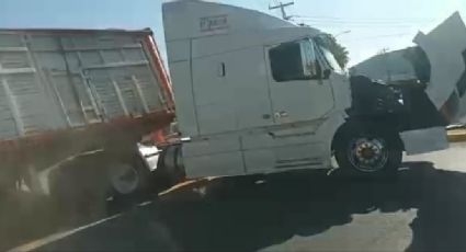 Tren termina chocando a tráiler en Celaya: VIDEO