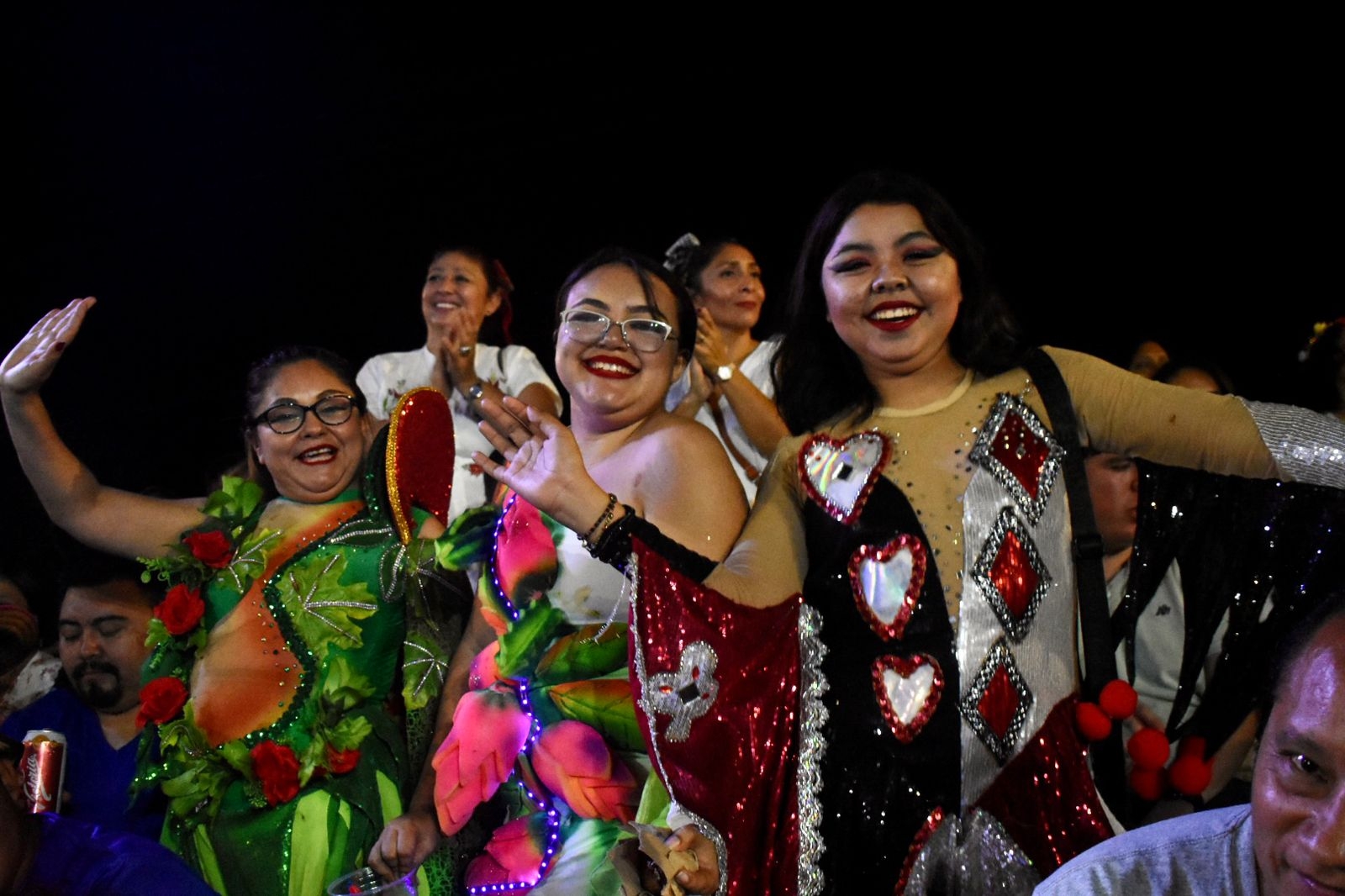 El Lunes Regional se vive con algarabía en el Carnaval de Mérida
El Lunes Regional se vive con algarabía en el Carnaval de Mérida