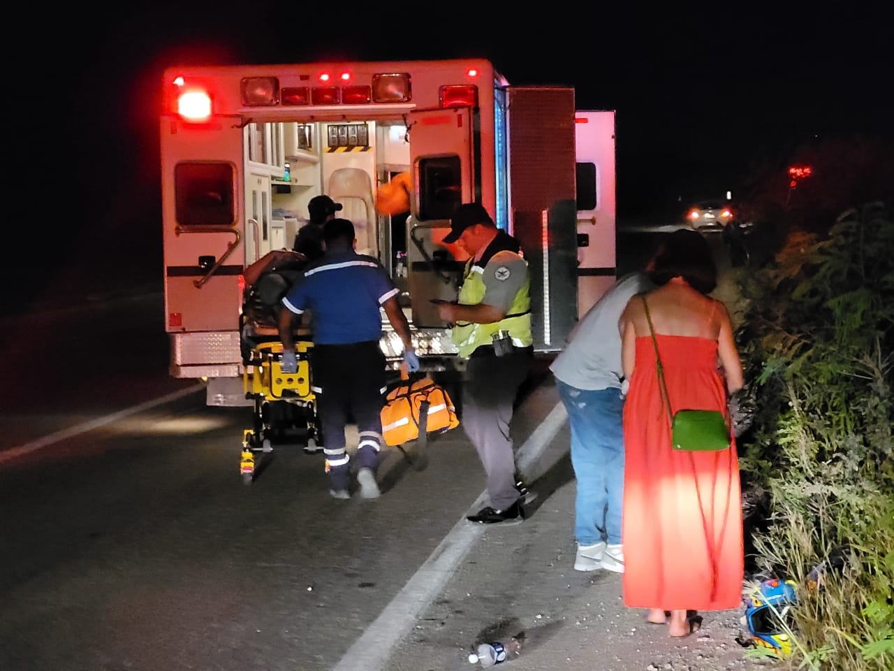 La mujer sufrió quemaduras en la piel, mientras que el hombre presentó una lesión en el brazo