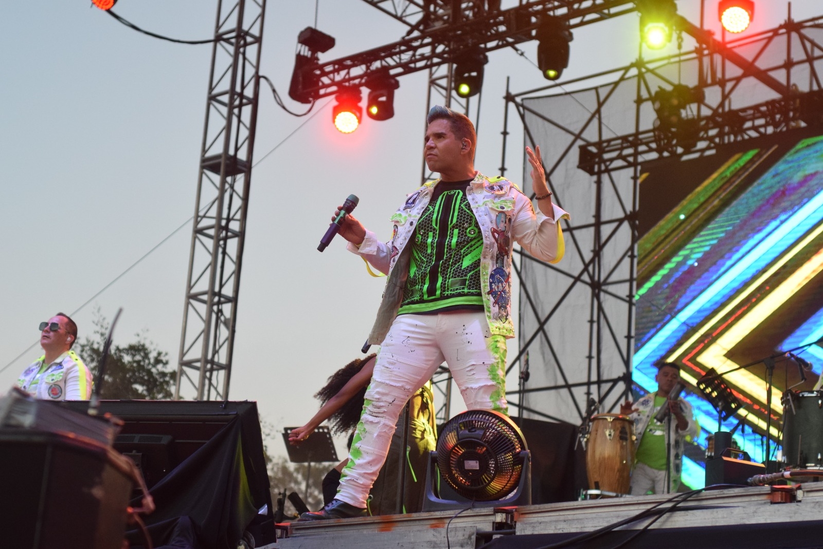 Emir Pavón lidera la banda Cañaveral presente en el Carnaval de Mérida