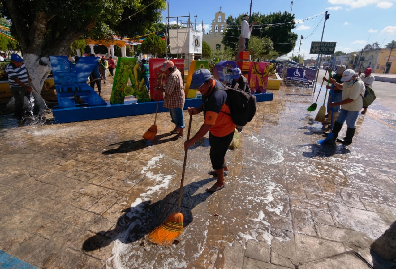 Personal de limpieza comenzó con los trabajos para retirar el mal olor tras el Carnaval de Kanasín Personal de limpieza comenzó con los trabajos para retirar el mal olor tras el Carnaval de Kanasín