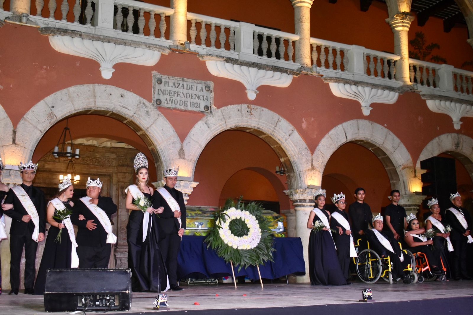 El entierro de Juan Carnaval de llevó a cabo la noche de este miércoles en Mérida El entierro de Juan Carnaval de llevó a cabo la noche de este miércoles en Mérida