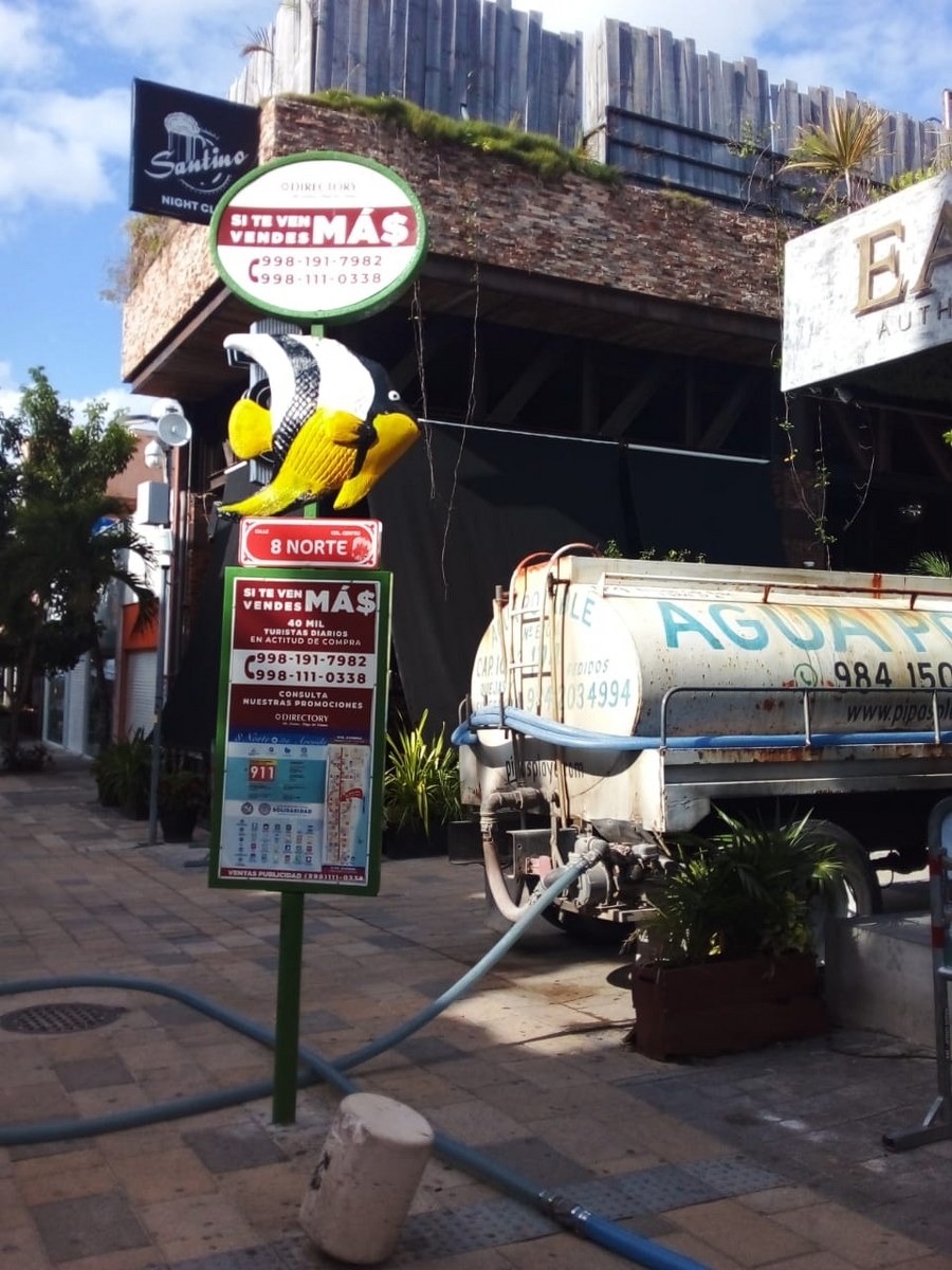 Establecimientos de la Quinta Avenida tienen que comprar pipas de agua, pero la autoridad municipal no se acerca a ellos