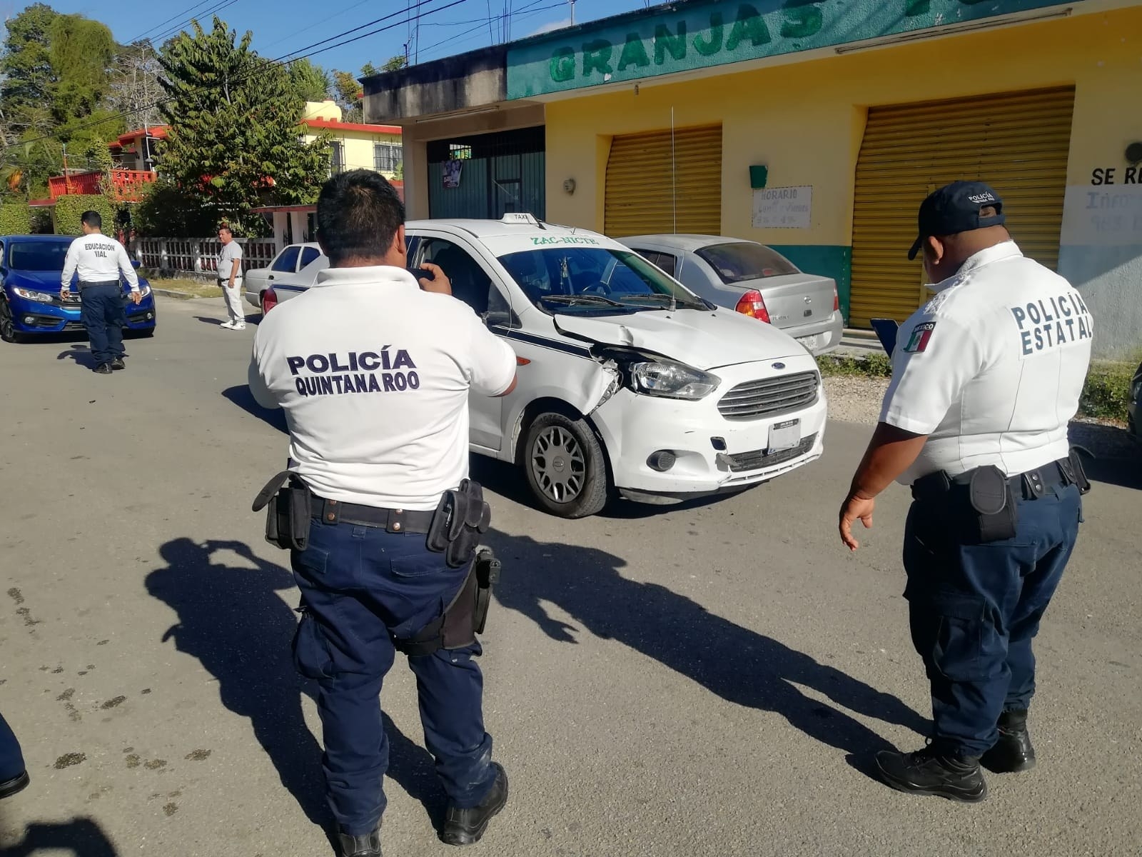 En el taxi viajaban dos mujeres y dos menores de edad