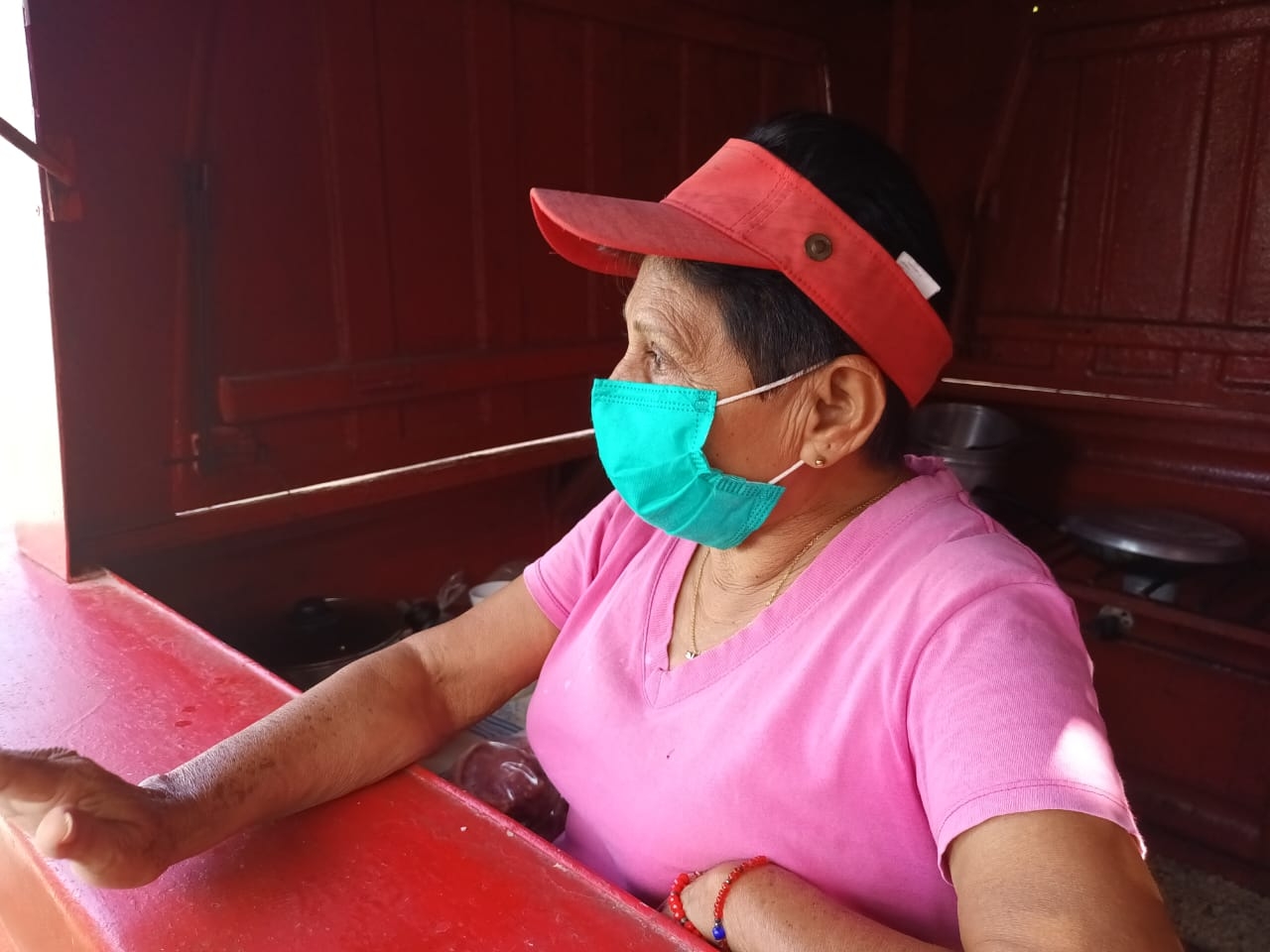 Magali González aseveró que este personaje del Partido Acción Nacional “no apoya a la ciudadanía, por varios lados hay colonias sin arreglar