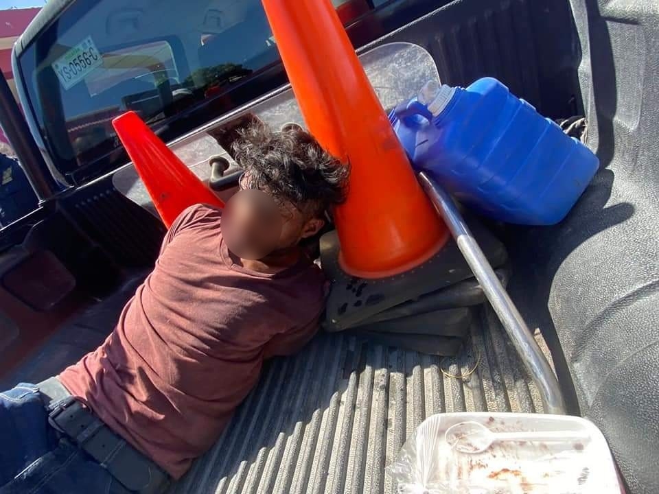 Los habitantes de esta comisaria golpearon al ladrón hasta dejarlo seminoqueado