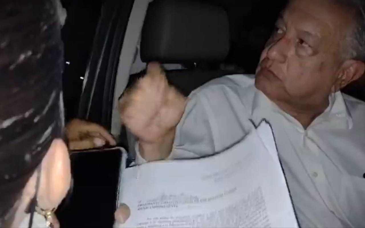 López Obrador dialogó con habitantes de Chetumal a su llegada al municipio López Obrador dialogó con habitantes de Chetumal a su llegada al municipio
