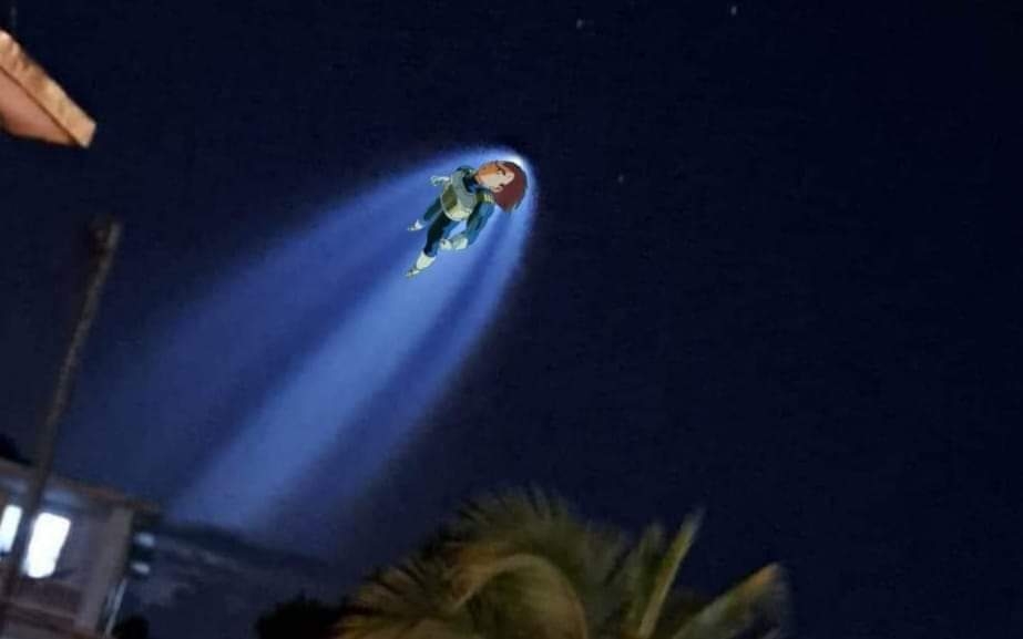 La extraña luz que se vio en el cielo de Mérida generó varios memes La extraña luz que se vio en el cielo de Mérida generó varios memes