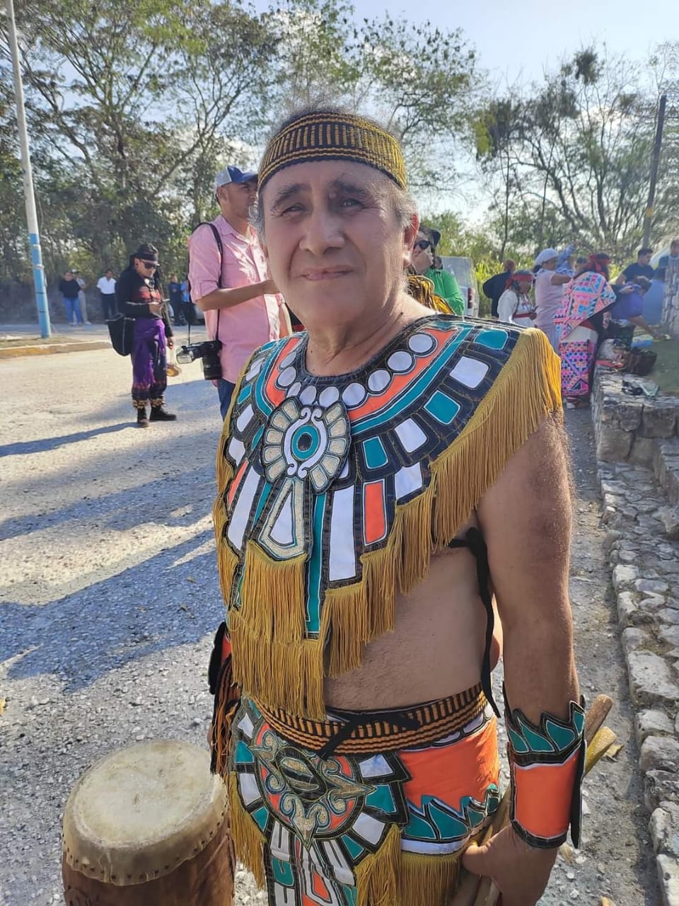 El grupo de danzantes llevo a cabo un ritual de purificación dónde participaron autoridades municipales El grupo de danzantes llevo a cabo un ritual de purificación dónde participaron autoridades municipales