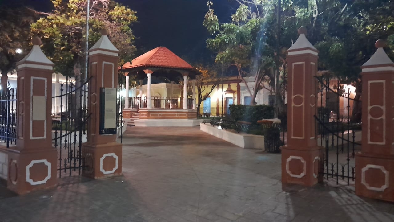 El Parque Guadalupe luce solitario y sin vida en Campeche El Parque Guadalupe luce solitario y sin vida en Campeche