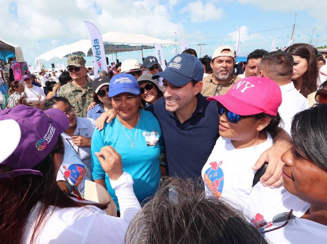 Mauricio Vila acompañó a las familias de Celestún en el arranque del Festival de la Veda 2023 Mauricio Vila acompañó a las familias de Celestún en el arranque del Festival de la Veda 2023
