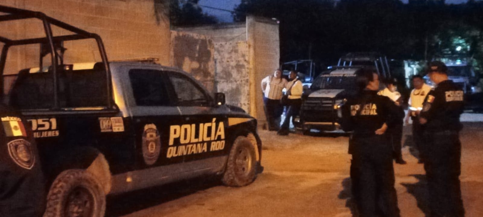 Familiares y amigos de dos adolescentes detenidos protestaron contra la policía de Isla Mujeres Familiares y amigos de dos adolescentes detenidos protestaron contra la policía de Isla Mujeres