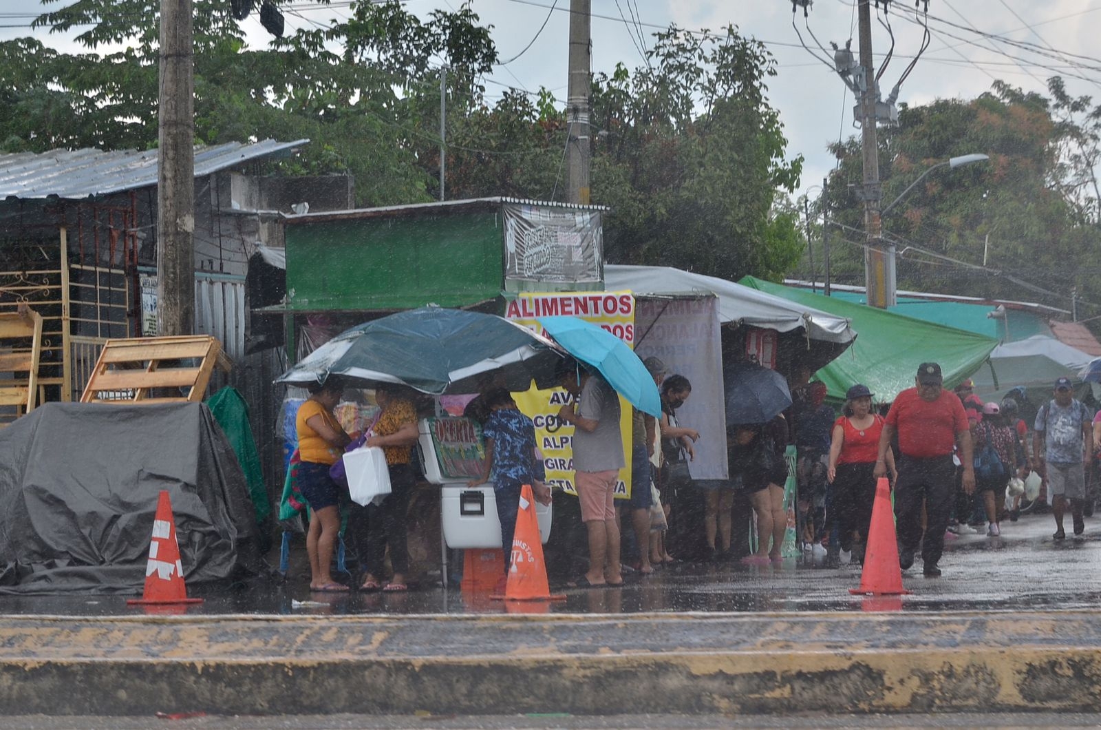 Se prevé que las lluvias continúen este lunes para Quintana Roo