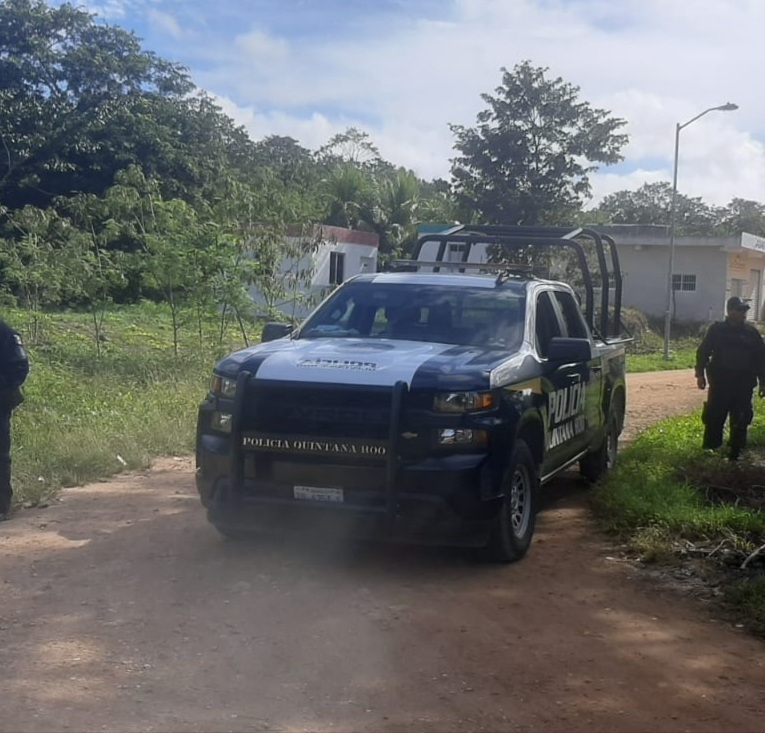 La policía revisó a todos los individuos que se encontraban ahí, pero a nadie se le halló algún arma de fuego La policía revisó a todos los individuos que se encontraban ahí, pero a nadie se le halló algún arma de fuego