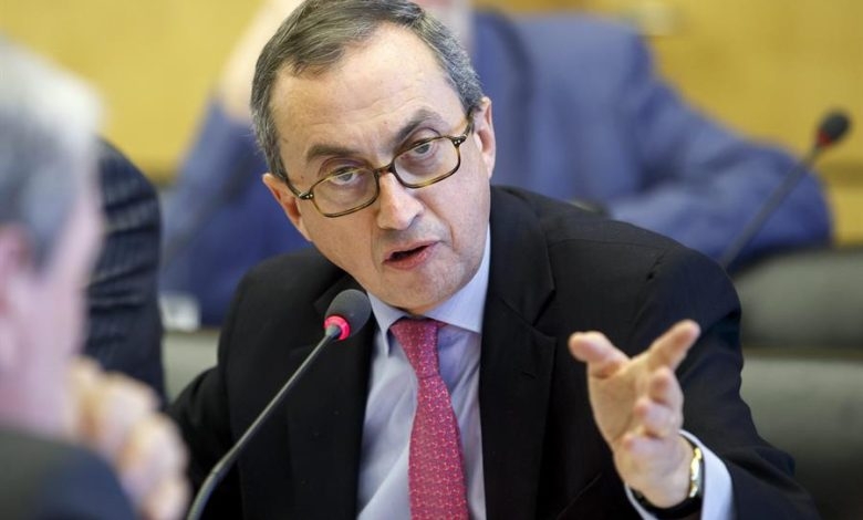 Juan Manuel Gómez Robledo Verduzco es doctor en derecho por la UNAM y con dos maestrías en diversas universidades de París Juan Manuel Gómez Robledo Verduzco es doctor en derecho por la UNAM y con dos maestrías en diversas universidades de París
