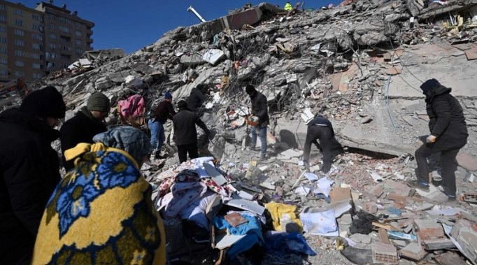 Continúan las labores de rescate