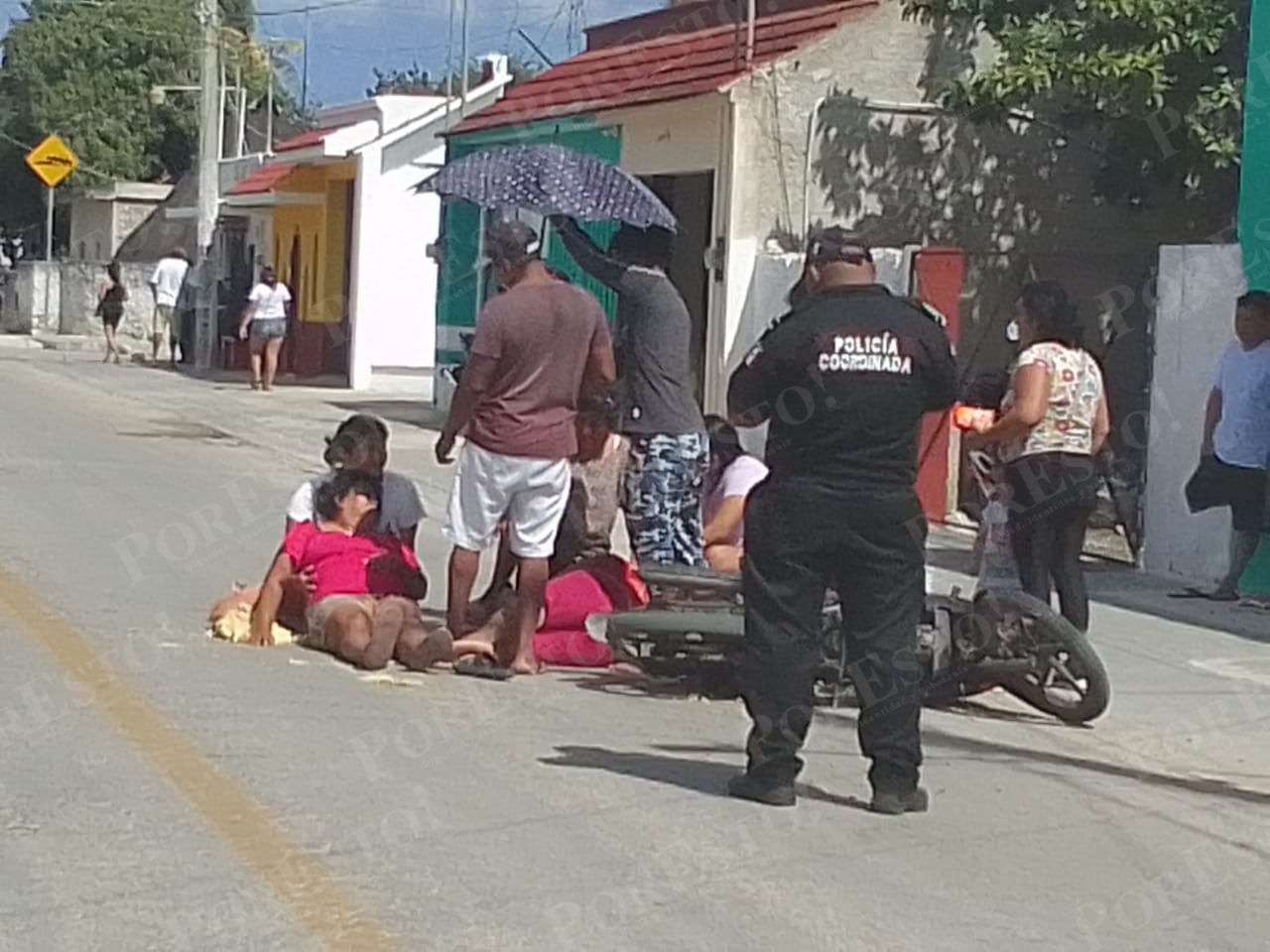 Dos mujeres resultaron lesionada luego de derrapar su moto en Dzilam González Dos mujeres resultaron lesionada luego de derrapar su moto en Dzilam González