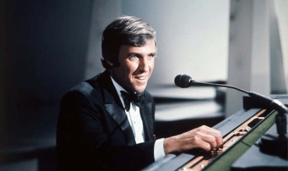 Burt Bacharach compuso más de 500 canciones en más de 60 años de carrera Burt Bacharach compuso más de 500 canciones en más de 60 años de carrera