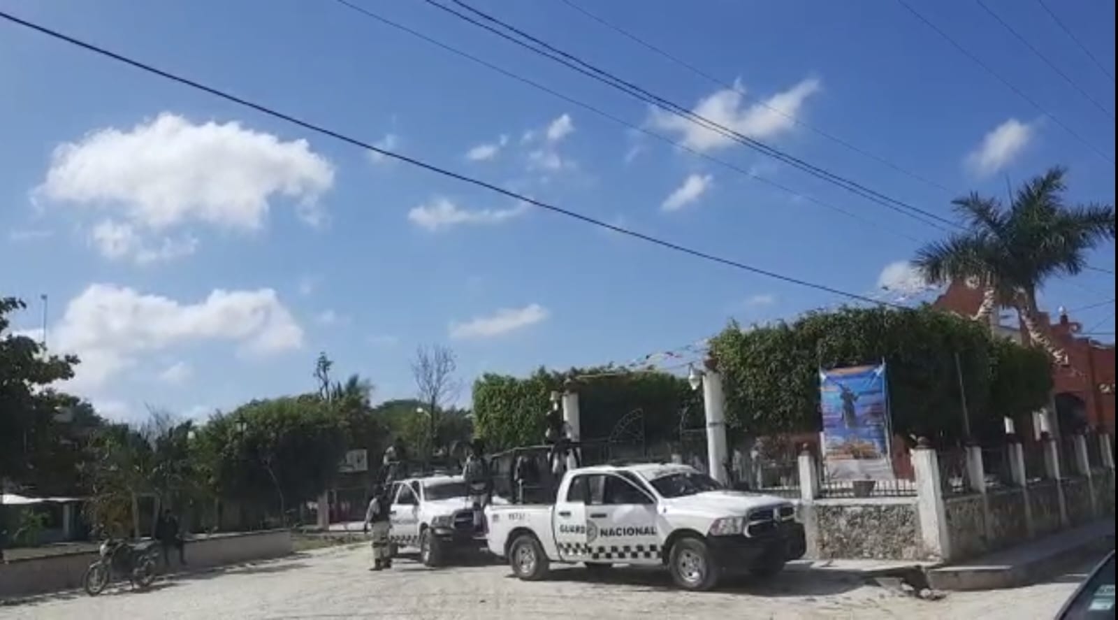 Pese al acuerdo, habitantes de Lázaro Cárdenas se mantienen en el sitio Pese al acuerdo, habitantes de Lázaro Cárdenas se mantienen en el sitio