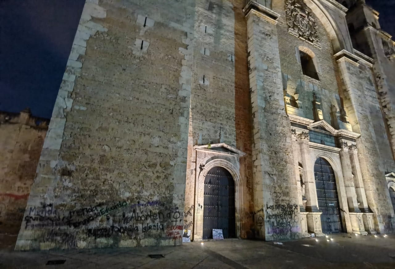 La Catedral de Mérida fue pintada durante el 8M