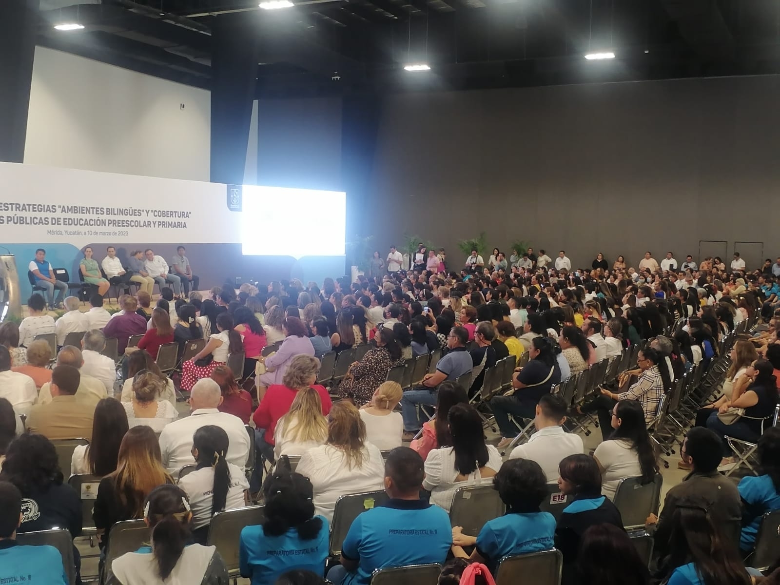 La conferencia se realiza en el Siglo XXI de Mérida