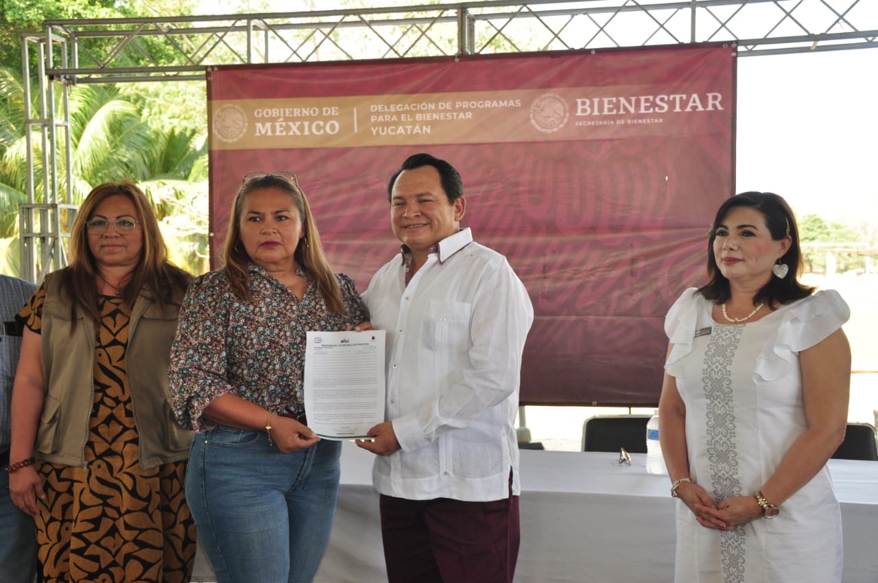 Joaquín Díaz Mena informó que se beneficiará a 84 centros educativos
