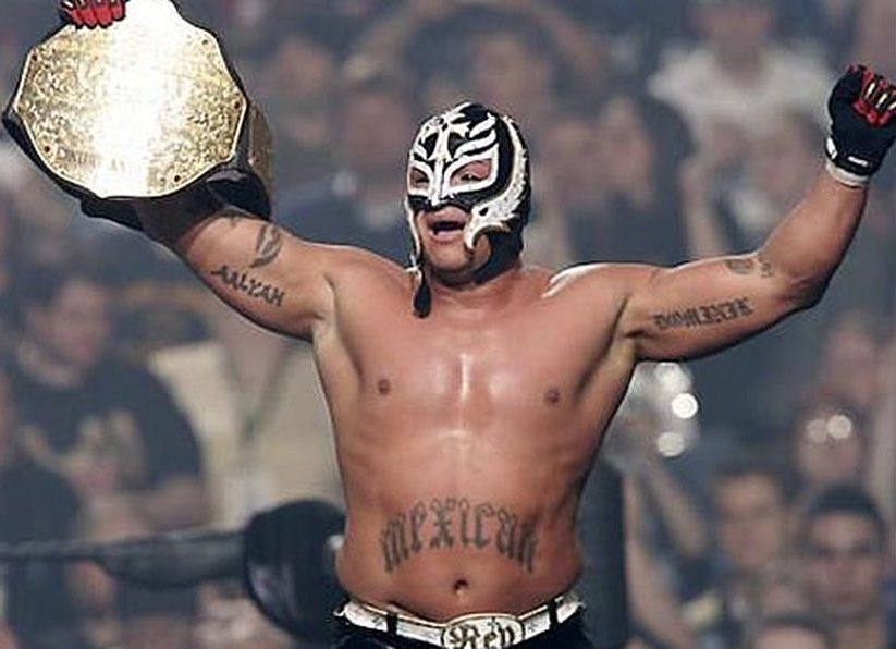 Rey Mysterio ganando el cinturón World Heavyweight Championship en Wrestlemania 22 Rey Mysterio ganando el cinturón World Heavyweight Championship en Wrestlemania 22