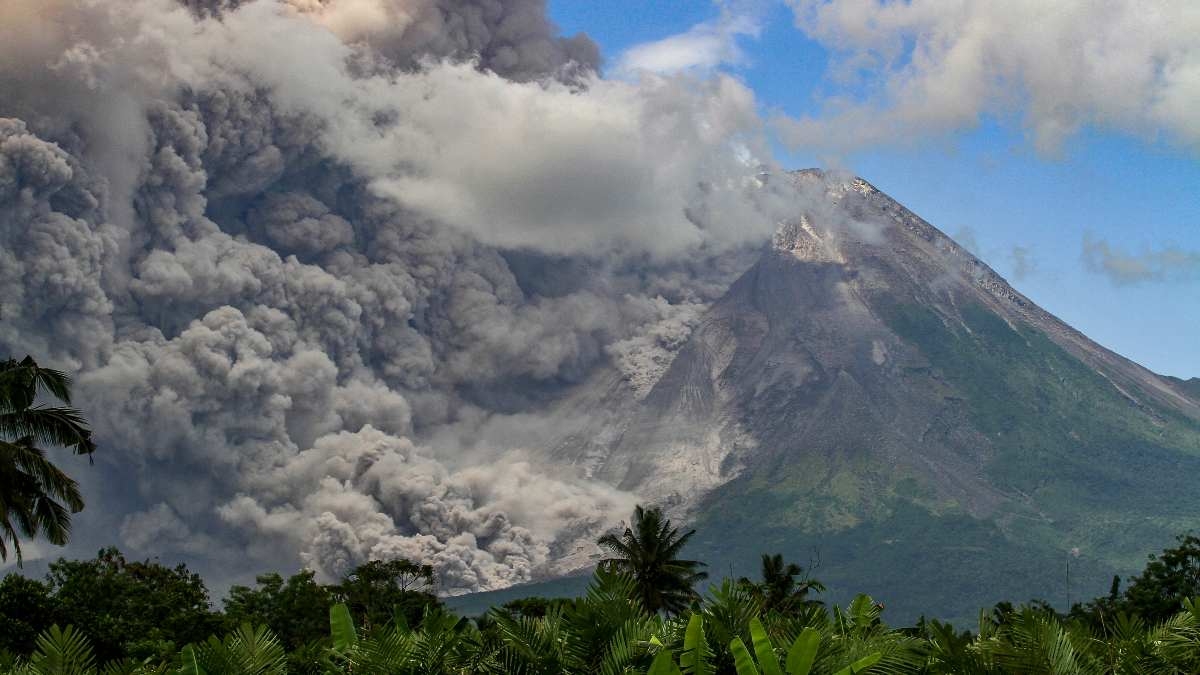 Nube de ceniza del volcán Merapi Nube de ceniza del volcán Merapi