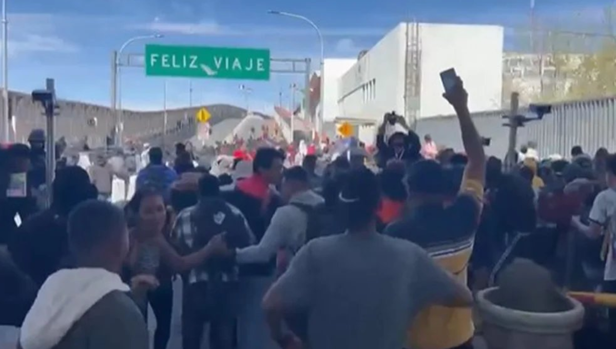 Los migrantes presionaron para poder ingresar a los Estados Unidos