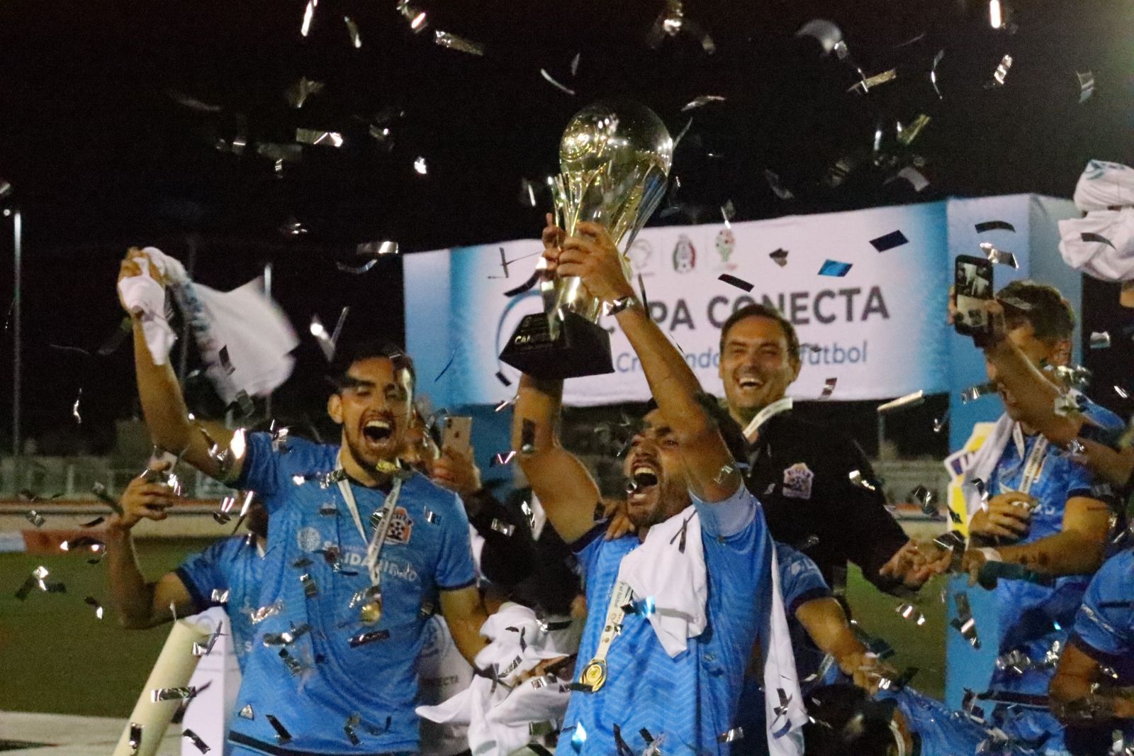 La afición de Playa del Carmen tuvo que esperar casi dos décadas para ver la consagración del equipo de la Liga Premier