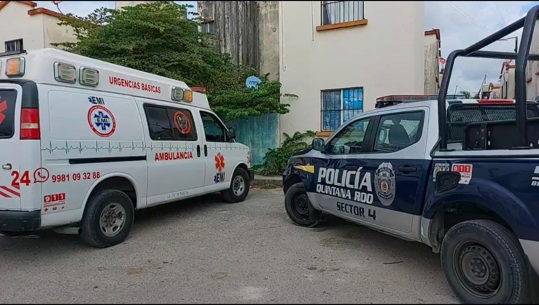 Al lugar arribaron los paramédicos para auxiliar a la víctima Al lugar arribaron los paramédicos para auxiliar a la víctima
