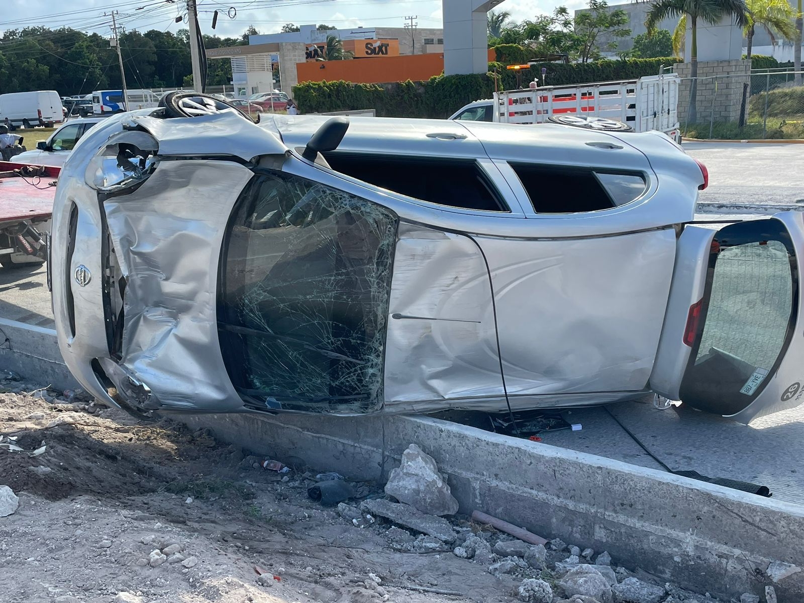 El conductor fue trasladado a una clínica particular de Cancún El conductor fue trasladado a una clínica particular de Cancún